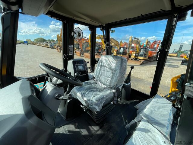 Ekskavatoriaus ir krautuvo derinys JCB 3DX 4WD hammerlines