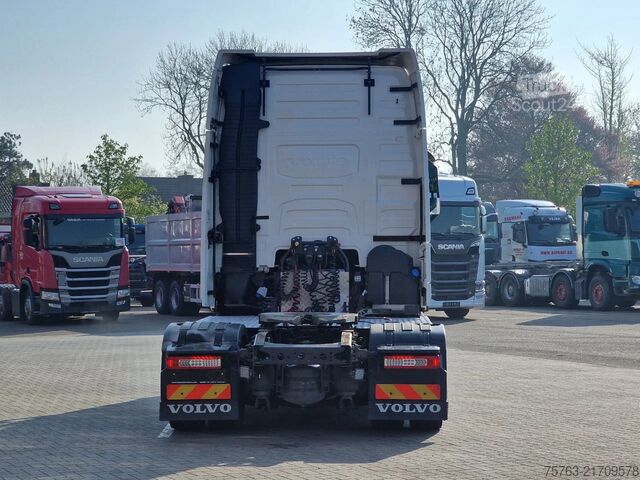Volume SCM Volvo FH 13.500 Globetrotter XL 4x2 - Low deck - I Sa...