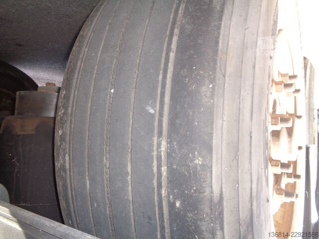 Semi-remorque bâchée  SAPL 24 LTN 385/65 R 22,5