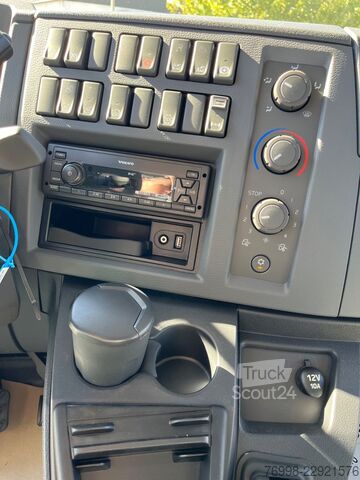 Flaklastbil med kapell VOLVO FL16.280 mit Junge Schiebeplane