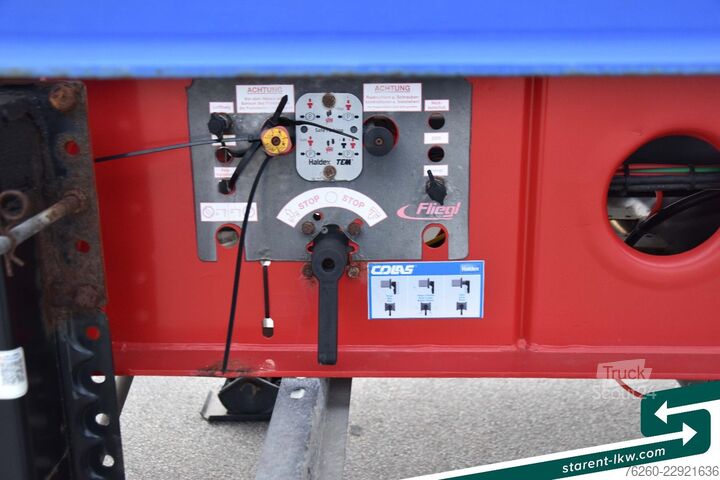 Vaihtolava-puoliperävaunu FLIEGL Containerchassis light + Singamas Tank SAF