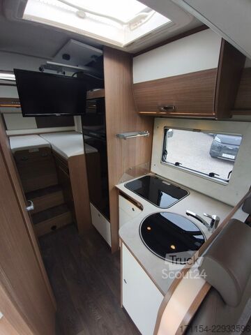 Daļēji integrēta kemperis CARADO T448