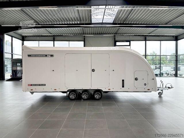 Automobilių gabenimo furgonas Brian James Trailers RACE TRANSPORTER 7 | 397-6023-35-3-10-W | TRIDEM | ZUSATZRAMPEN 600X235X199CM 3500KG GESCHLOSSENER AUTOTRAILER | WEISS