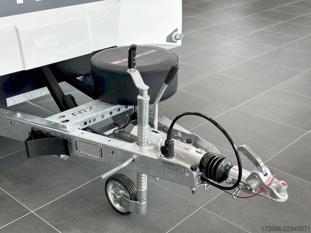 Automobilių gabenimo furgonas Brian James Trailers RACE TRANSPORTER 7 | 397-6023-35-3-10-W | TRIDEM | ZUSATZRAMPEN 600X235X199CM 3500KG GESCHLOSSENER AUTOTRAILER | WEISS