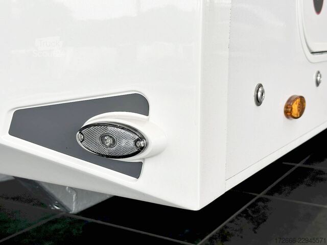 Automobilių gabenimo furgonas Brian James Trailers RACE TRANSPORTER 7 | 397-6023-35-3-10-W | TRIDEM | ZUSATZRAMPEN 600X235X199CM 3500KG GESCHLOSSENER AUTOTRAILER | WEISS