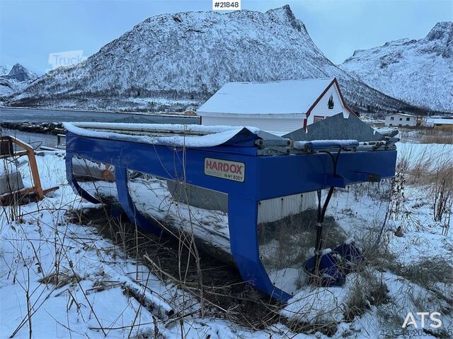 GMI Asphalt tub w/ guillotine hatch. GMI Asphalt tub w/ guillotine hatch.
