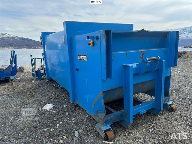Machine forestière Husmann SPB 18 SW-E cardboard press. ECT
