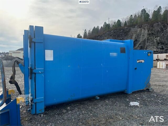 Machine forestière Husmann SPB 18 SW-E cardboard press. ECT