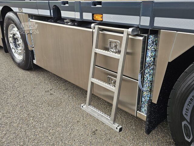 Kranbil Scania R590 V8 / 8x2 / HMF 9520 + JIB + LIER / TREKKER...