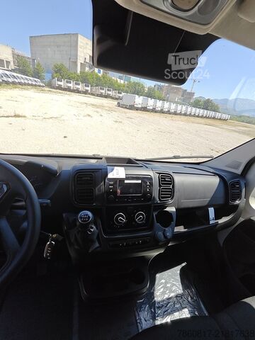 Slēgtais furgons FIAT DUCATO 35 L2H2 140CV