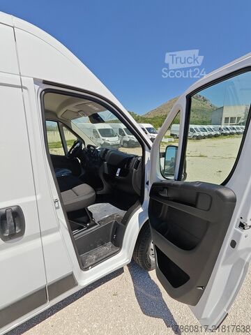 Slēgtais furgons FIAT DUCATO 35 L2H2 140CV