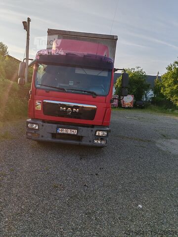 Camion cu prelată MAN 12.220