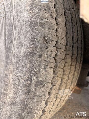 Platformas piekabe Tyllis L3 3-axle flatbed semi-trailer with side boards Re