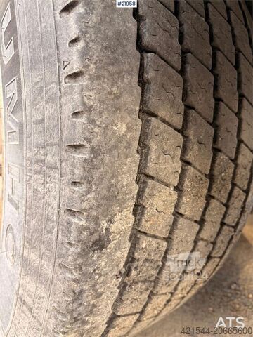 Platformas piekabe Tyllis L3 3-axle flatbed semi-trailer with side boards Re