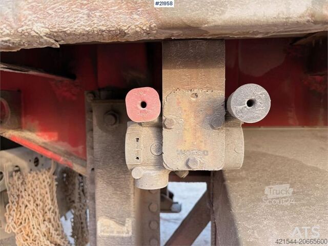 Platformas piekabe Tyllis L3 3-axle flatbed semi-trailer with side boards Re