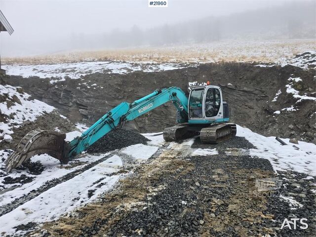 Escavadora de lagartas Kobelco SK135 SR LC tracked excavator with digging bucket