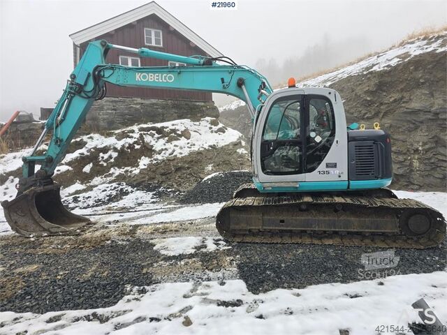 Escavadora de lagartas Kobelco SK135 SR LC tracked excavator with digging bucket