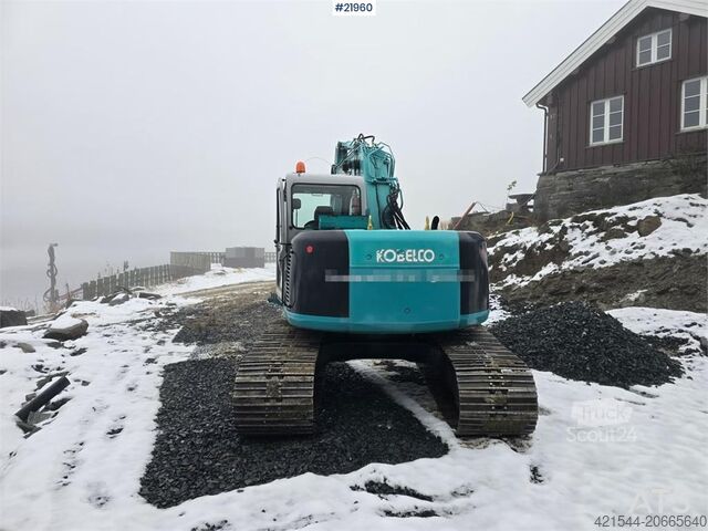 Escavadora de lagartas Kobelco SK135 SR LC tracked excavator with digging bucket