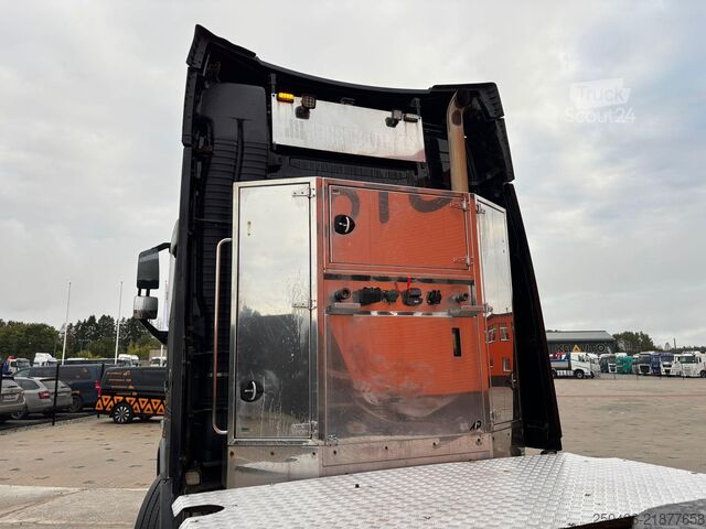 Standardtraktor Volvo FH 16 750 6x4 GCW 90 ton / RETARDER
