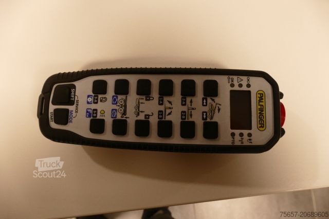 Trīspusējā pašizgāzēja piekabe MÜLLER-MITTELTAL 20 to. Tandem Haken-Containeranhänger