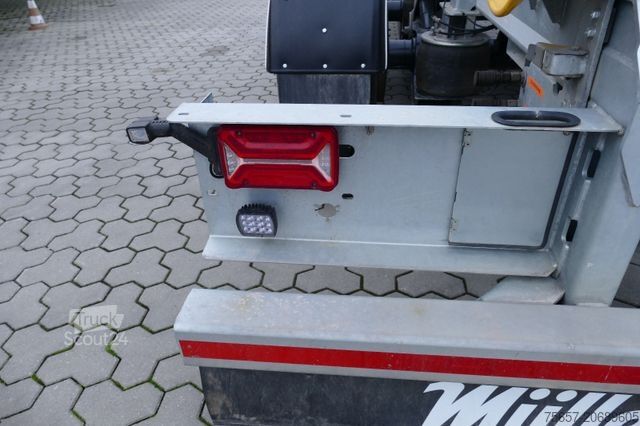 Trīspusējā pašizgāzēja piekabe MÜLLER-MITTELTAL 20 to. Tandem Haken-Containeranhänger