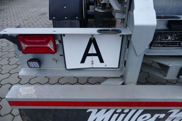 Trīspusējā pašizgāzēja piekabe MÜLLER-MITTELTAL 20 to. Tandem Haken-Containeranhänger