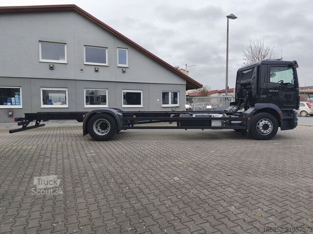 Cabină şasiu MAN TGM 18.320 4x2 BL CH Fahrgestell Euro 6 Rechtsl...
