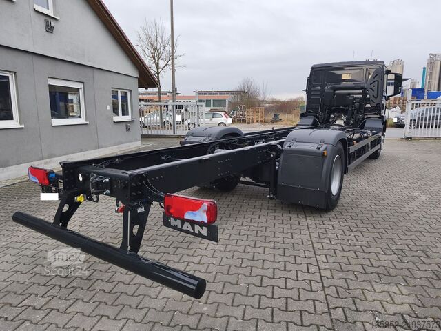 Cabină şasiu MAN TGM 18.320 4x2 BL CH Fahrgestell Euro 6 Rechtsl...