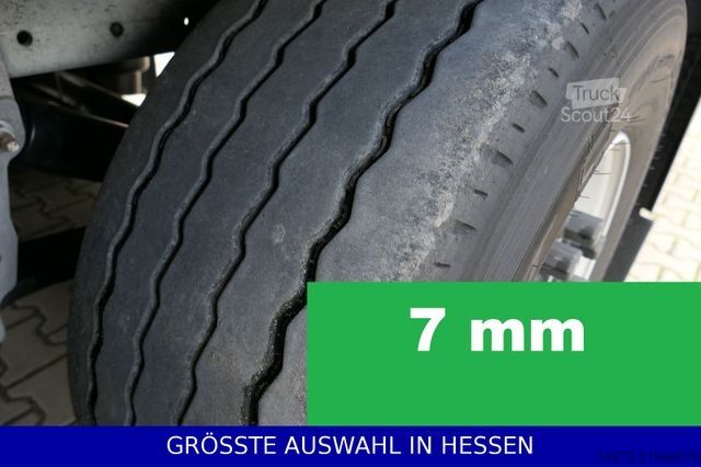 Naczepa otwarta z plandeką SCHMITZ CARGOBULL 6to Leergewicht Liftachse XL+Getränke ¤429.-mtl