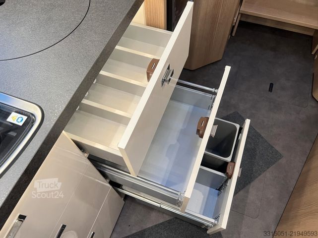 Autorulotă integrată MALIBU I 430 KB LE Solar+Markise+TV+Kaffee+Lithium+5J.G