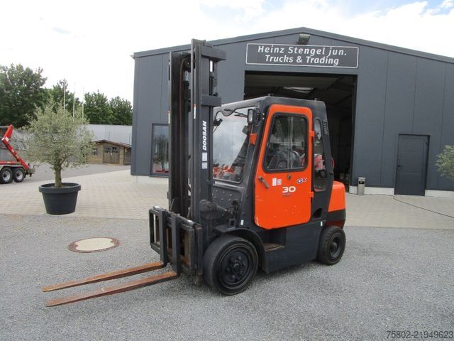 Carrello elevatore frontale DOOSAN G30G *Seitenschieber+Hubkraft ine+Gas*