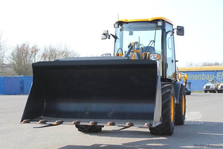 Kolesni nakladalnik JCB 406 Stufe V inkl. Gabel + Schaufel
