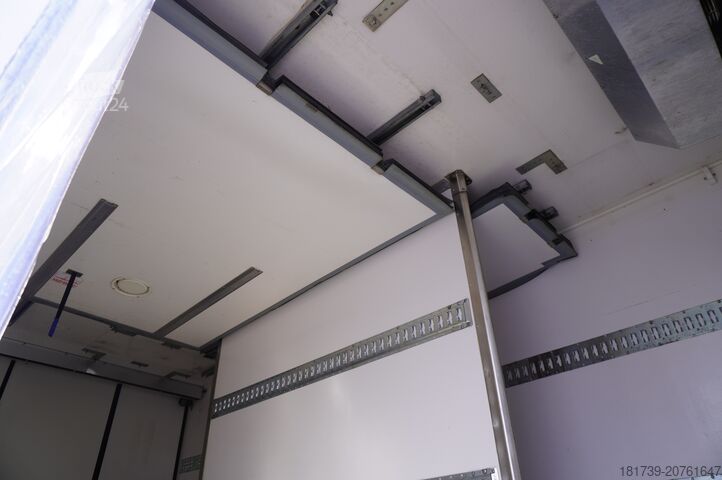 Frigorifik kamyon Renault D12 / Lamberet refrigerated truck / lift