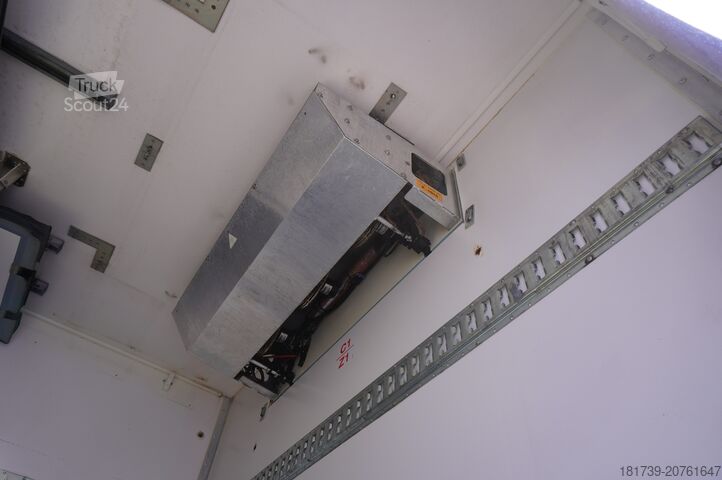 Frigorifik kamyon Renault D12 / Lamberet refrigerated truck / lift