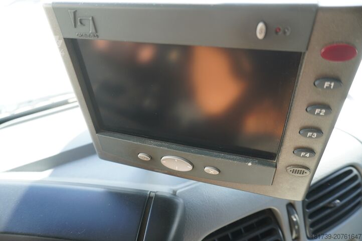 Frigorifik kamyon Renault D12 / Lamberet refrigerated truck / lift