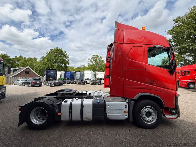 Standard-SZM Volvo FH 460 Globetrotter 2x tank NL Truck APK/TUV 01...