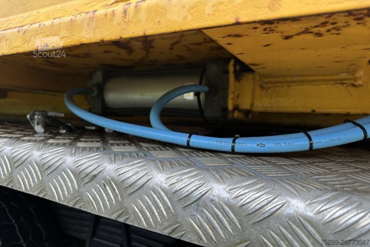 Kontejner s kavljem Hakenmulde mit Sörling