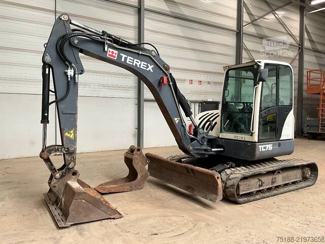 Excavadora Midi Terex TC 75