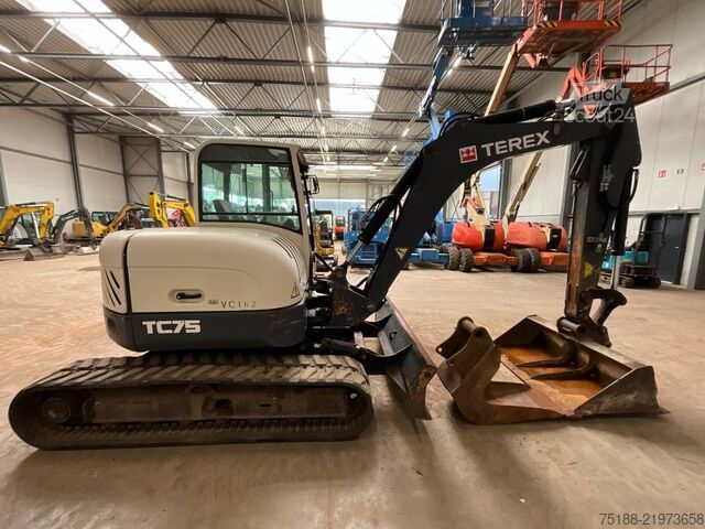 Excavadora Midi Terex TC 75