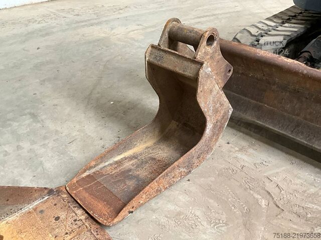 Excavadora Midi Terex TC 75