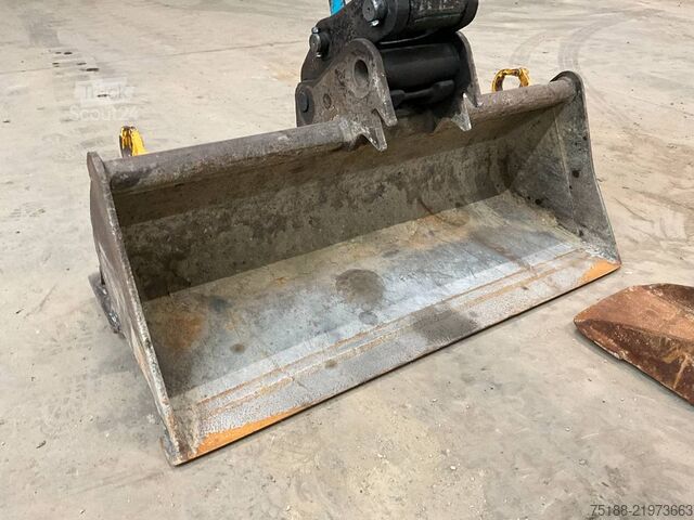 Miniexcavadora Airman AX 38 U-7