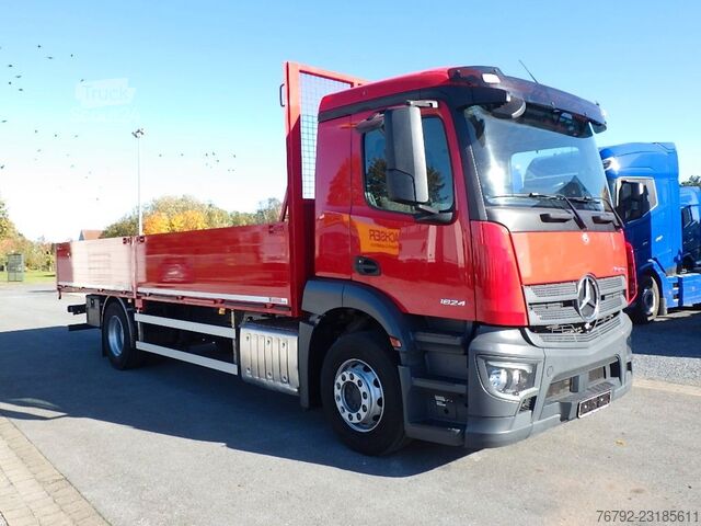 Camión de plataforma MERCEDES-BENZ 1824 L Actros Pritsche 7,10 m/2x AHK/Klima/12tkm