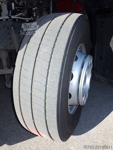 Camión de plataforma MERCEDES-BENZ 1824 L Actros Pritsche 7,10 m/2x AHK/Klima/12tkm