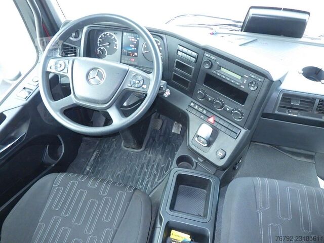 Camión de plataforma MERCEDES-BENZ 1824 L Actros Pritsche 7,10 m/2x AHK/Klima/12tkm