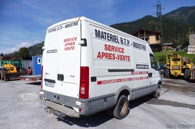 Fourgon surélevé IVECO 35J11