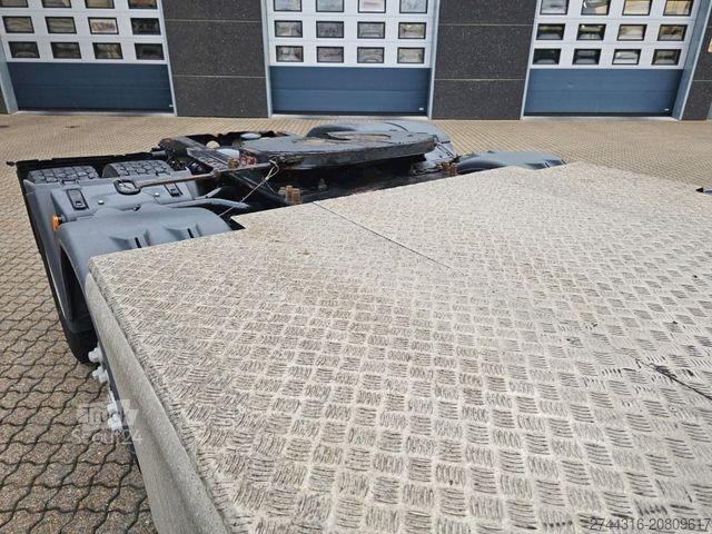 Cap tractor standard MAN TGX 24.500