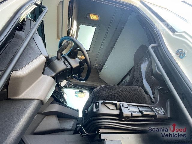 Стандартен влекач Scania R 460 A4x2NA DIFF-L RETARDER P-AIRCO SUPER!