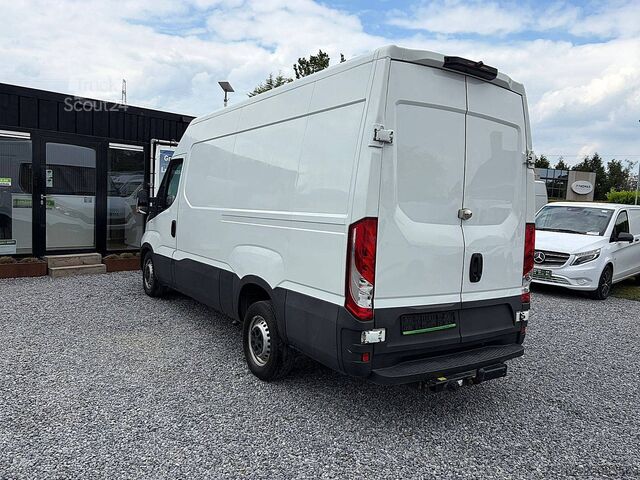 Kombi s vysokou strechou IVECO DAILY 35S14       L2H2 Automaat Euro6