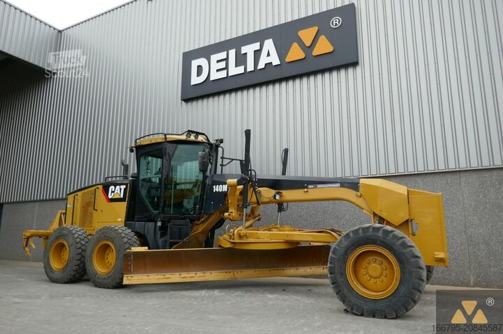 Grader Caterpillar 140M