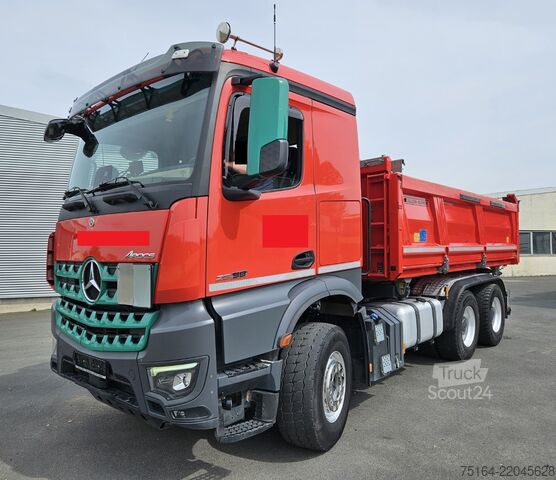 Trojstranný sklápací nákladný automobil Mercedes-Benz Arocs 2658 LK 6x4 Bordmatik